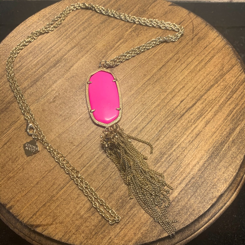 Kendra Scott necklace